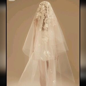 Kyha Hepburn Sheath Veil